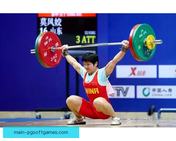举重冠军：背后的汗水与坚持