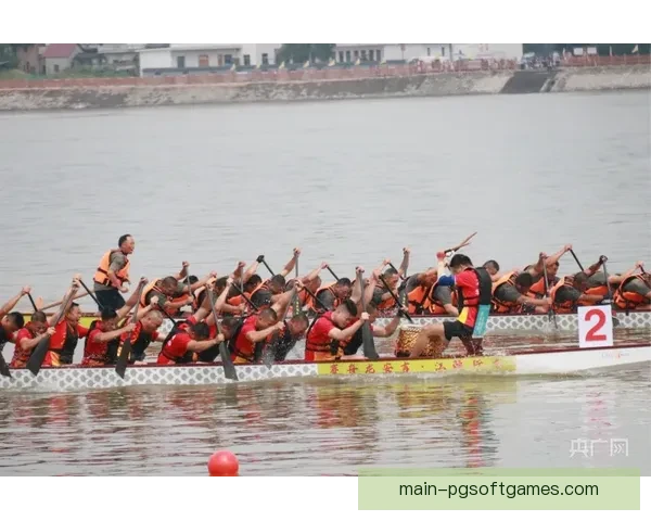 划桨迎风：探寻赛艇比赛的魅力